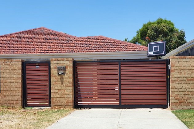 Double driveway gate